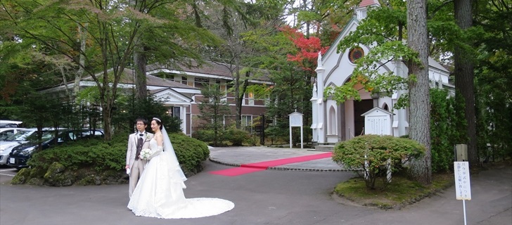 軽井沢のホテル音羽ノ森の紅葉が始まりました