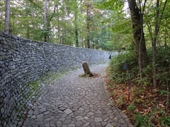 石の教会 石の通路